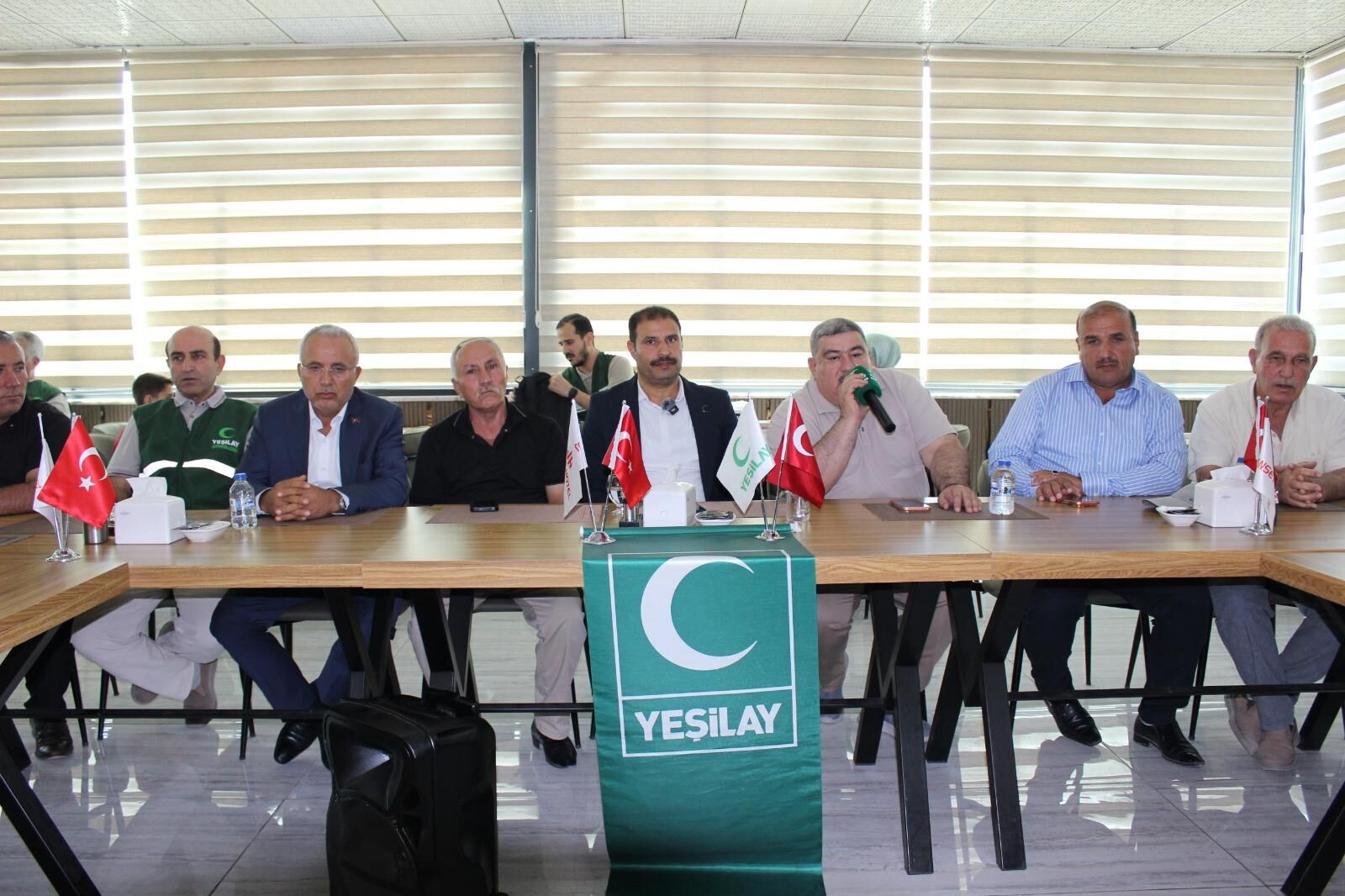 Yeşilay Şanlıurfa Şubesi muhtarlarla bağımlılıkla mücadeleyi görüştü