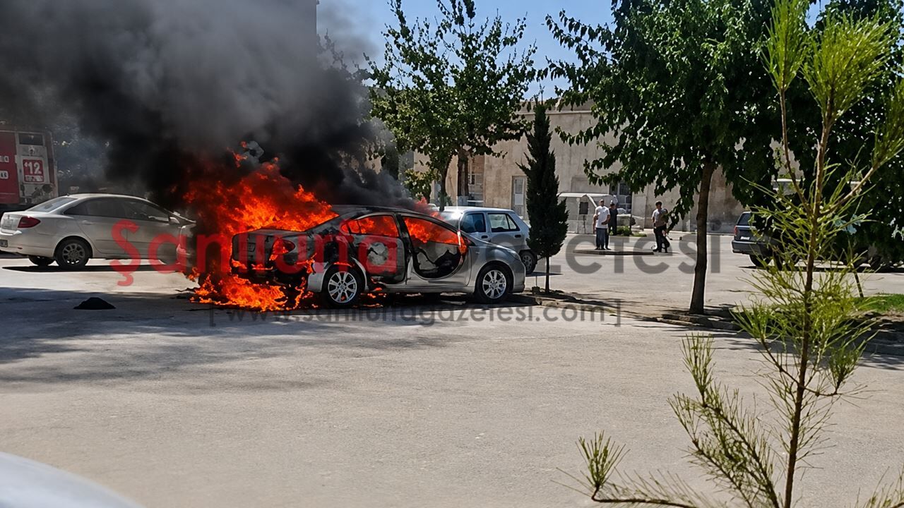 Şanlıurfa'da Devlet Hastanesi Otoparkında Korku Dolu Anlar: Araç Alev Alıp Patladı