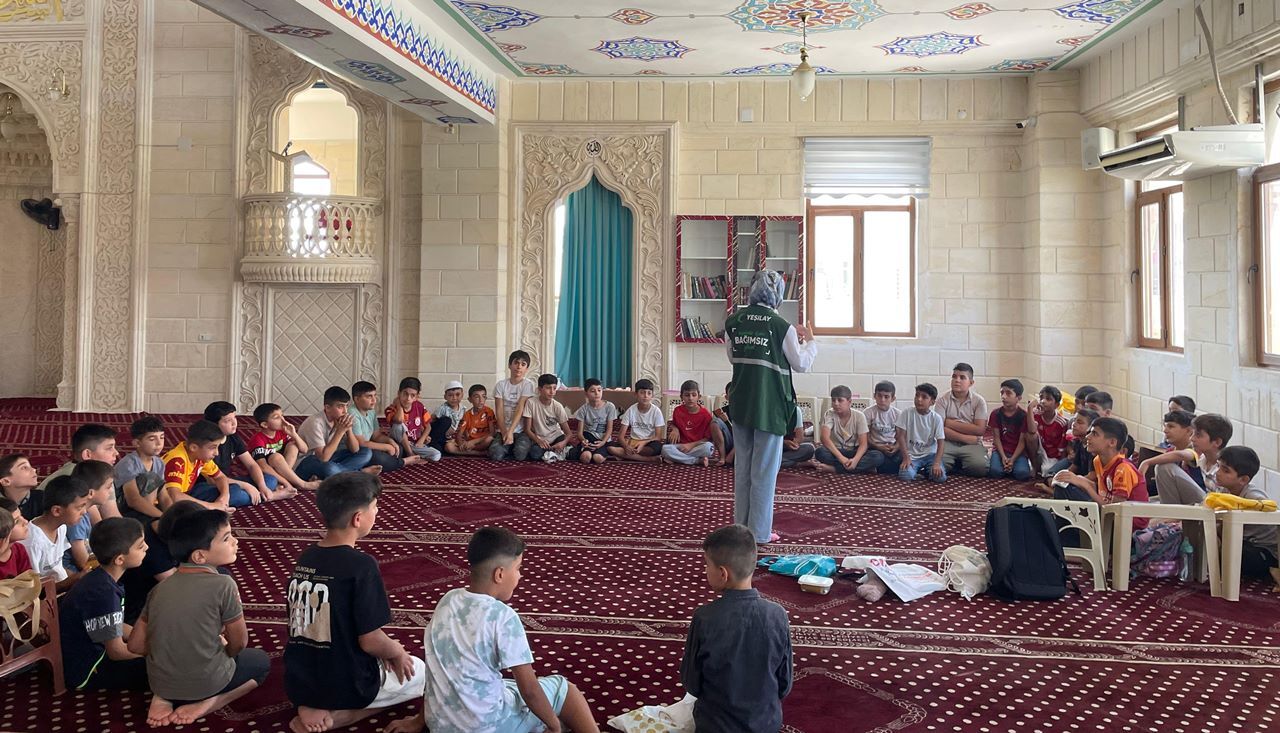 Bilinçli çocuklar için Şanlıurfa Yeşilay’ı yaz kurslarında çocuklarla buluştu