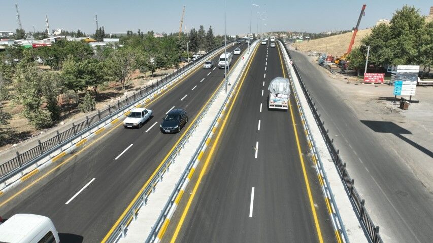 Şanlıurfa'da 3,5 Ayda Tamamlanan Katlı Kavşak Trafiğe Açıldı