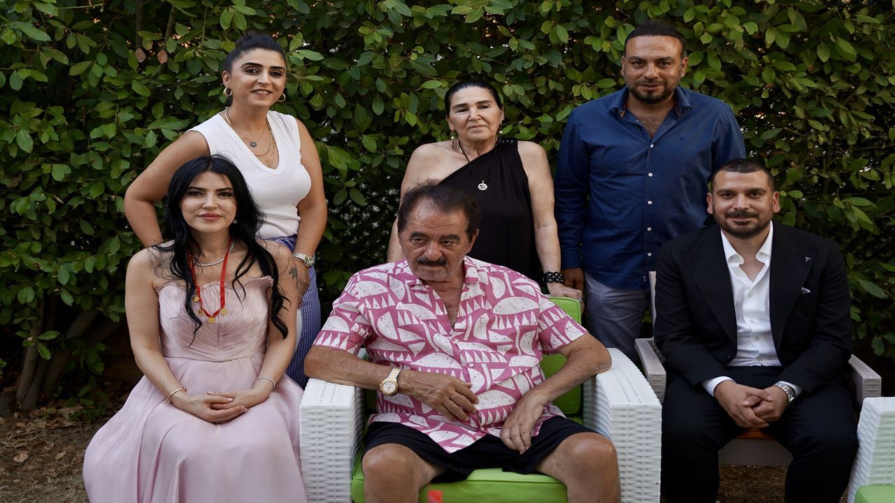 Şanlıurfalı türkücü İbrahim Tatlıses bu kez kız tarafı oldu: Mutluluğu yüzünden okundu