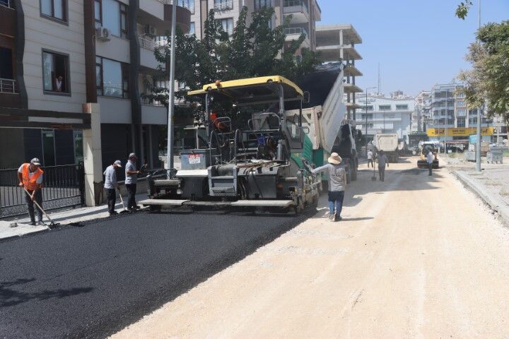 Deforme Olmuştu! Şanlıurfa’da Caddeye Sıcak Asfalt Serildi