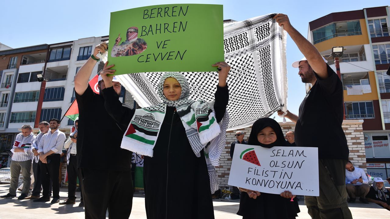 Filistin Konvoyuna Şanlıurfa’nın o ilçesinde ilgi yağmuru