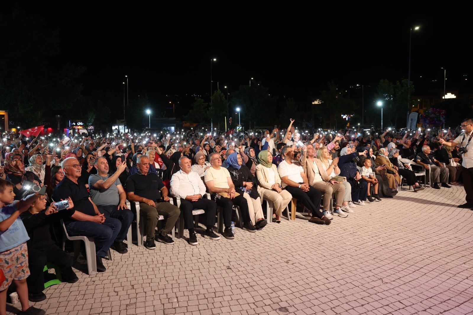 Hacılar’da Müzik Dolu Gece Türküler Hep Bir Ağızdan Söylendi (1)