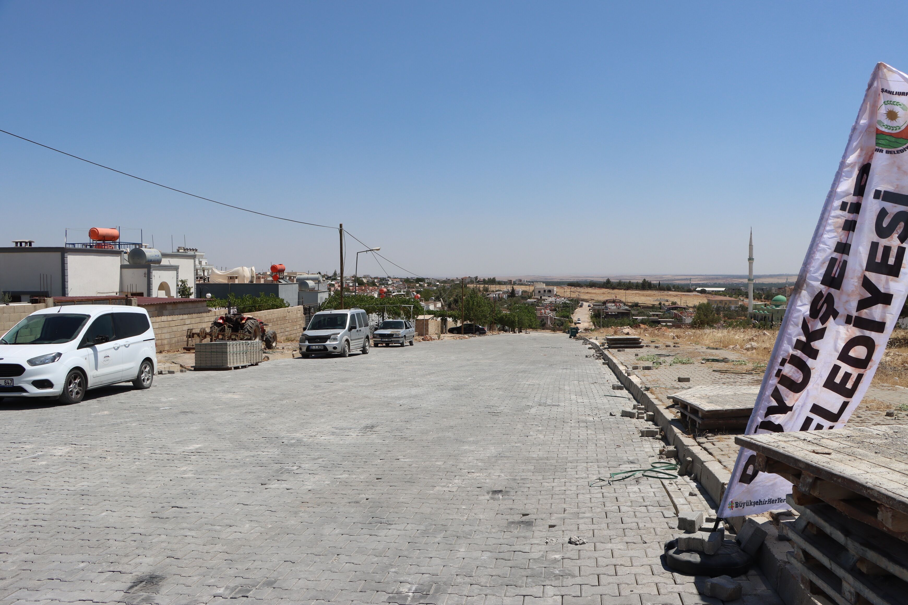 Halfeti̇’de Yollar Ki̇li̇tli̇ Parke Taşlariyla Yeni̇leni̇yor (7)