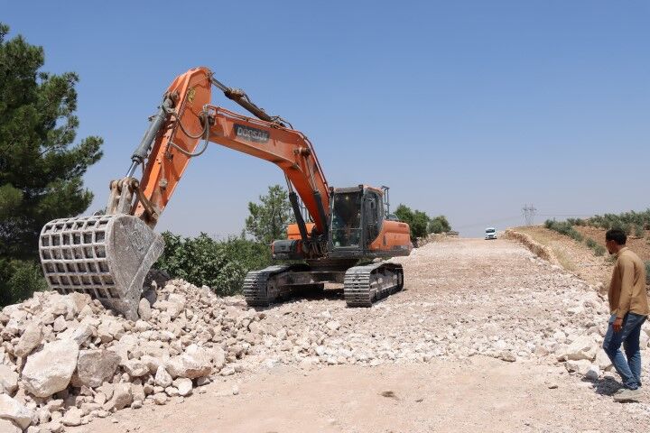 Şanlıurfa'da 29 Kilometrelik Grup Yoluna Sıcak Asfalt Müjdesi