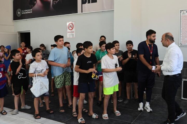 Karaköprü’de 230 Çocuğa Yüzme Serti̇fi̇kasi (3) (Küçük)