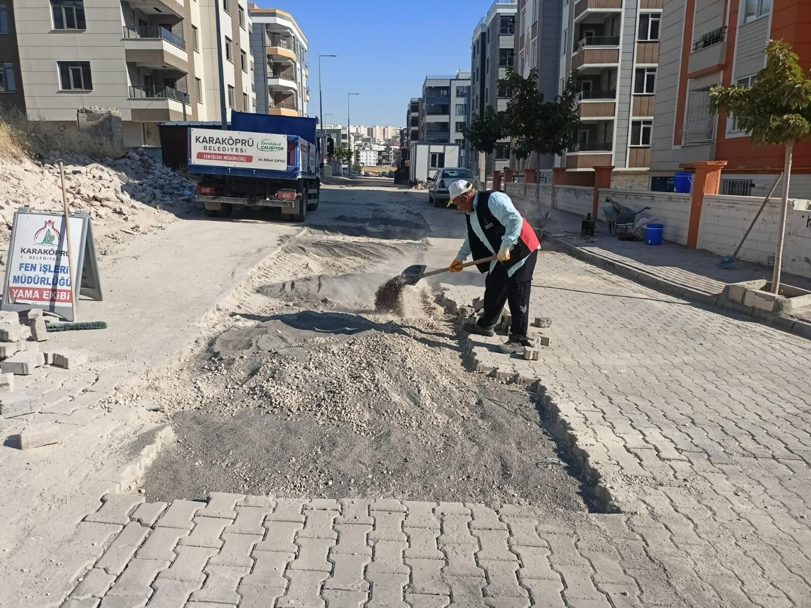 Karaköprü’de Mahalle Ve Sokaklarda Yol Çalışmaları Sürüyor (1)