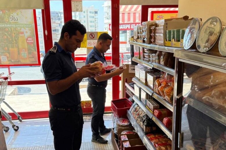 Şanlıurfa'nın o ilçesinde raflar mercek altına alındı