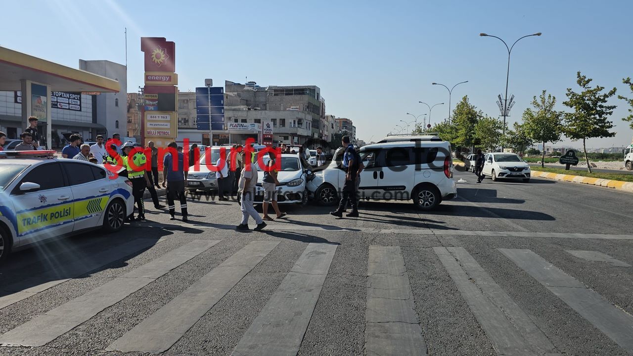 Şanlıurfa’da zincirleme kaza: 3 araç çarpıştı, 3 kişi yaralandı