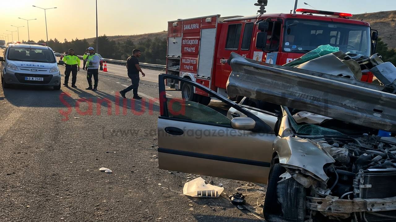 Şanlıurfa'da Otomobil Şarampole Devrildi: 1 Kadın Hayatını Kaybetti, Sürücü Ağır Yaralandı