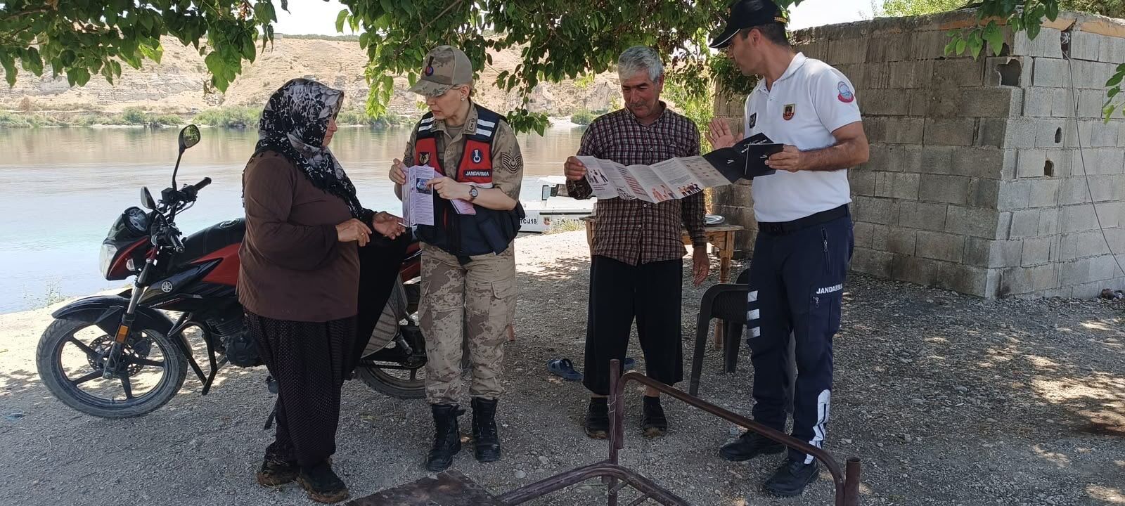 Şanlıurfa Jandarması Kades İçin Bilgilendirme Çalışmalarını Sürdürüyor (3)