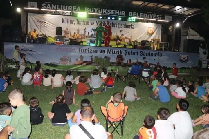 Şanlıurfa’da Hacivat Ve Karagöz Gösterisi Çocuklardan Tam Not Aldı (1)