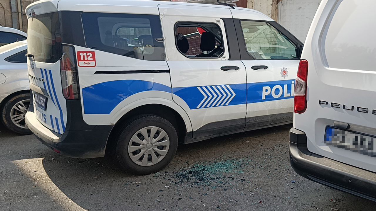 Şanlıurfa’da Polis Aracının Camını Bıçakla Parçaladı! Sonu Tutuklama Oldu