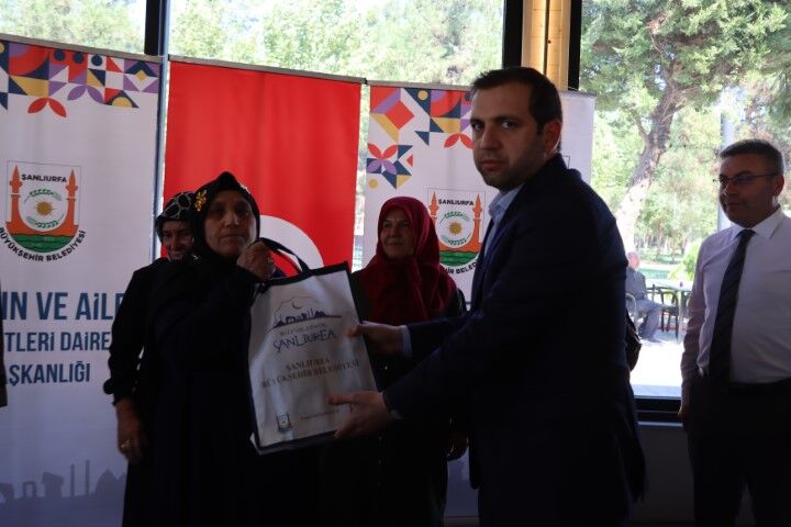 Şanlıurfa’da Üç Kuşak Bir Araya Geldi, Aynı Sofrada Buluştu (2)
