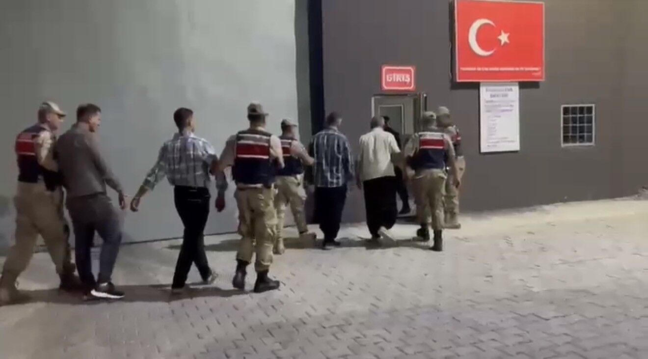 Şanlıurfa’da seyir halindeki araca av tüfeğiyle yapılan saldırıda yeni detaylar ortaya çıktı: 4 Kişi tutuklandı!