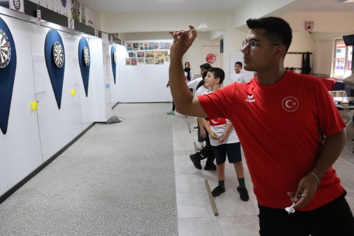 Şanlıurfa’dan Avrupa’ya Şampiyonluk Yolculuğu! 17 Yaşındaki Dartçı Hazır (2)