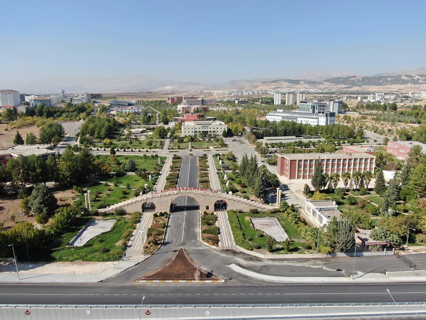 Şanlıurfa'nın komşu ilinde büyük akademik alım! İşte açılan kadrolar ve başvuru şartları