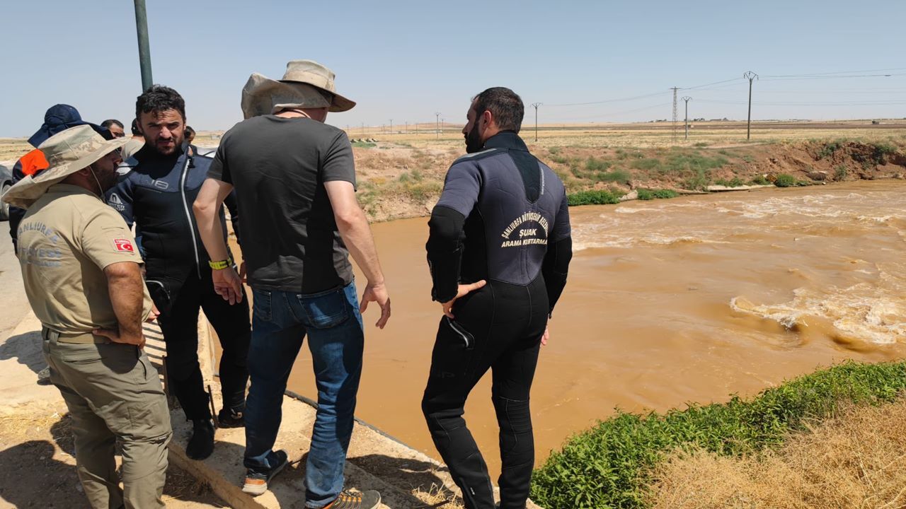 Şanlıurfa’da Dereye uçan otomobilin sürücüsü Suriye’de aranıyor!