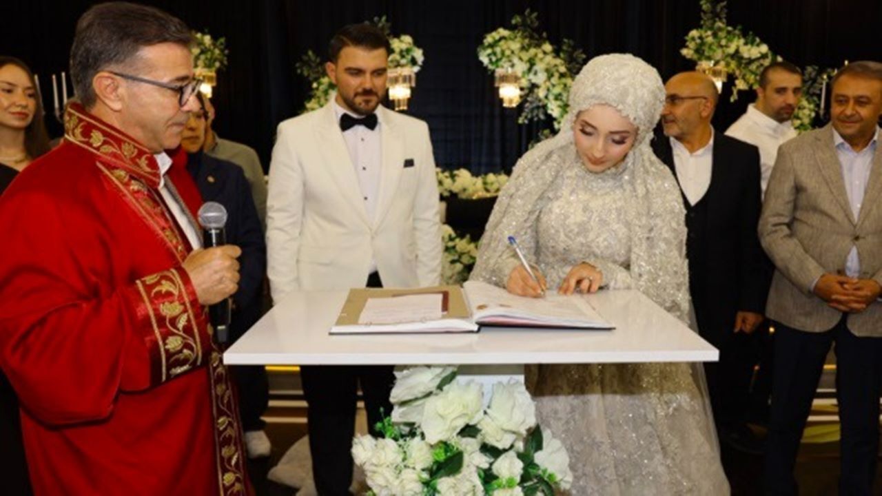 Vali Hasan Şıldak, Siverek’te Genç Çiftin Düğün Törenine Katıldı!