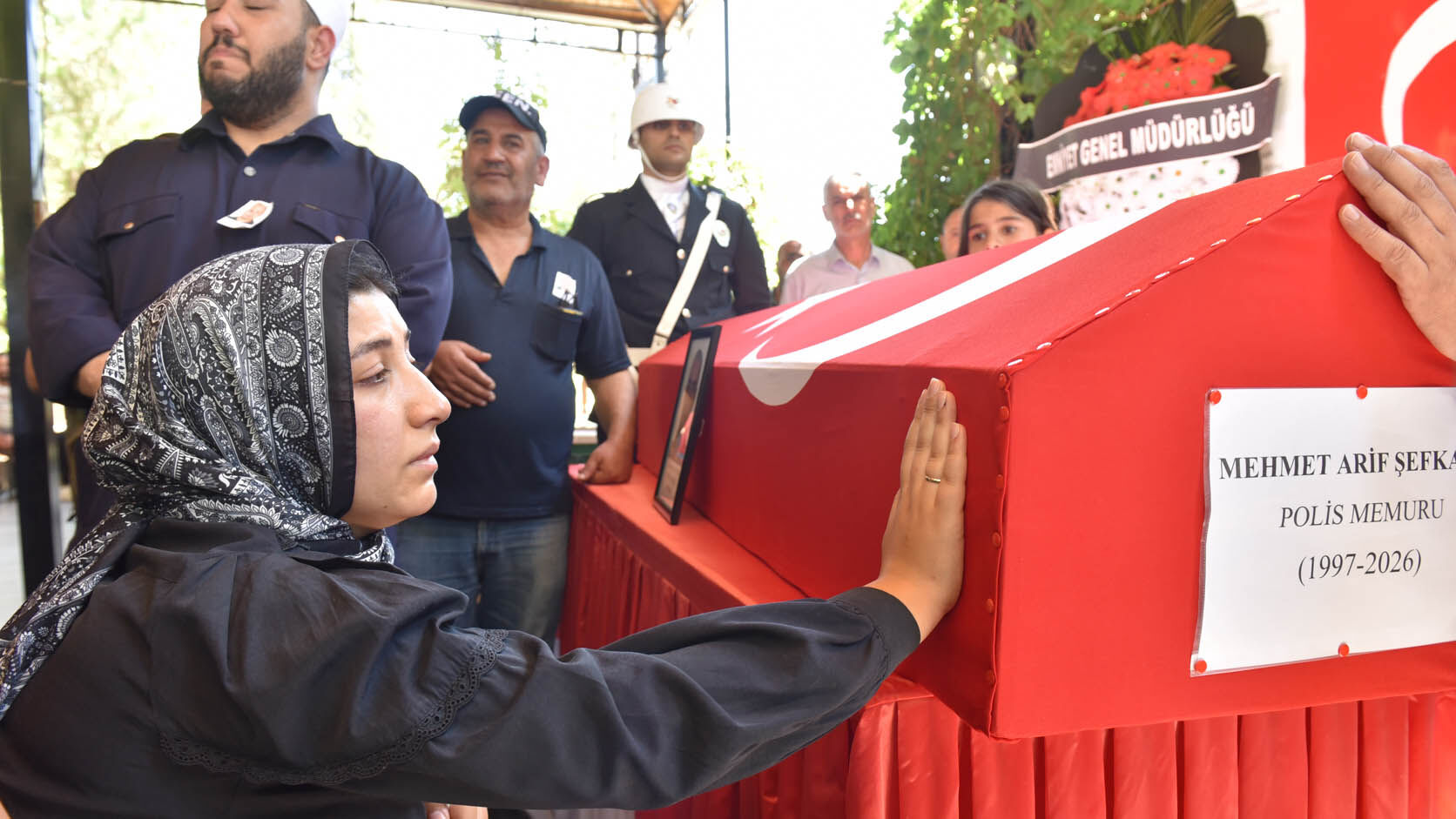 Muğla'daki kazada hayatını kaybeden polis memuru Şanlıurfa'da toprağa verildi!