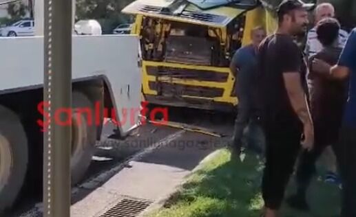 Şanlıurfa'da çekici, TIR ve otomobil zincirleme kazaya karıştı