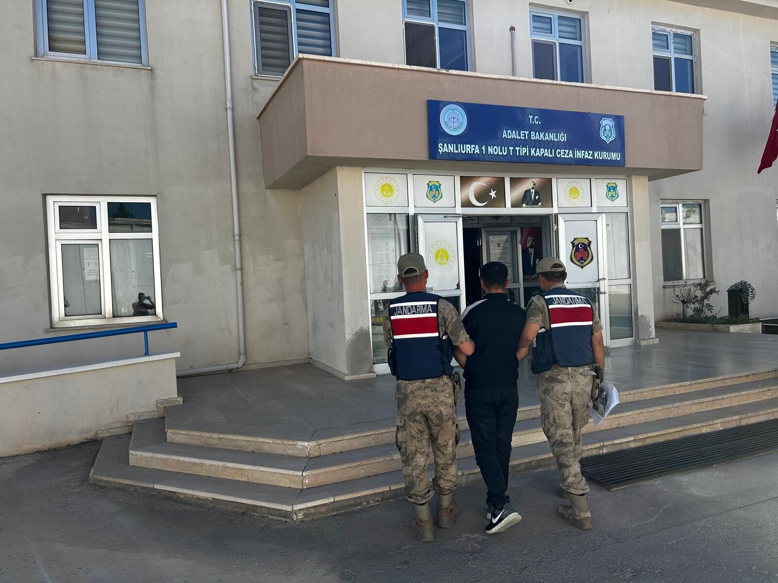 Şanlıurfa’da JASAT ve jandarmadan operasyon!