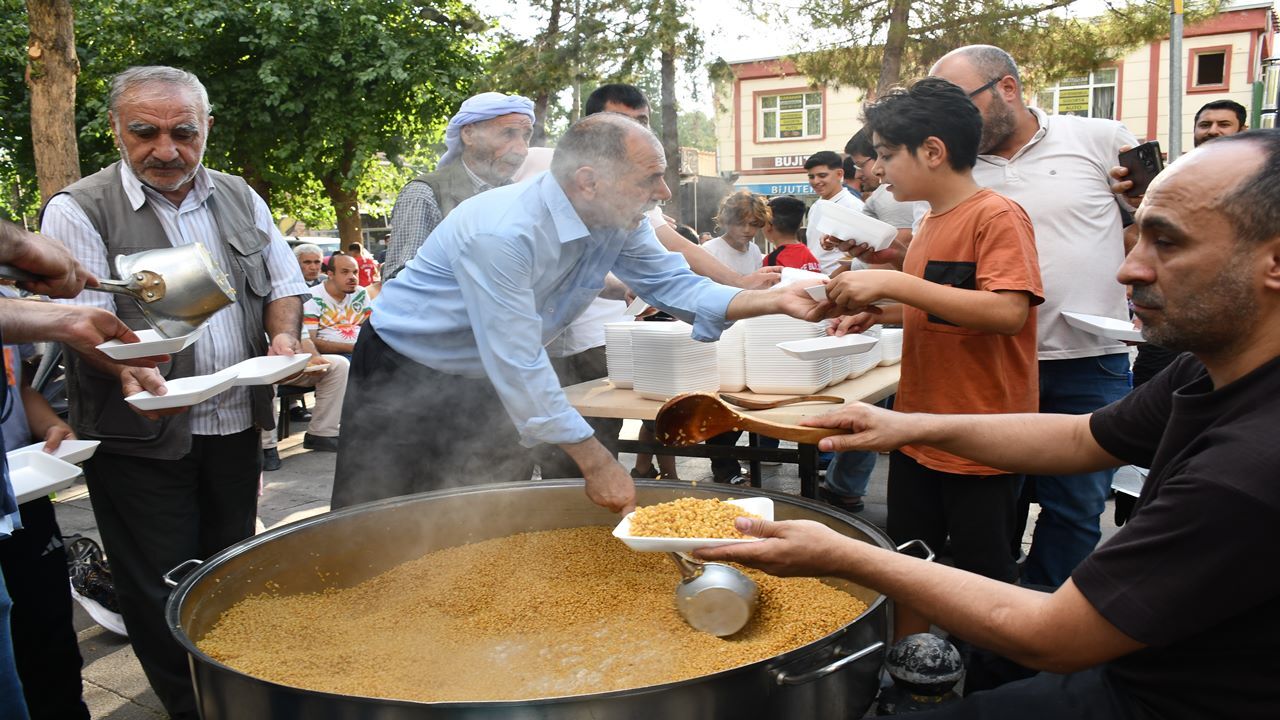 Şanlıurfa'da asırlık gelenek bu yılda dev kazanlarda görücüye çıktı