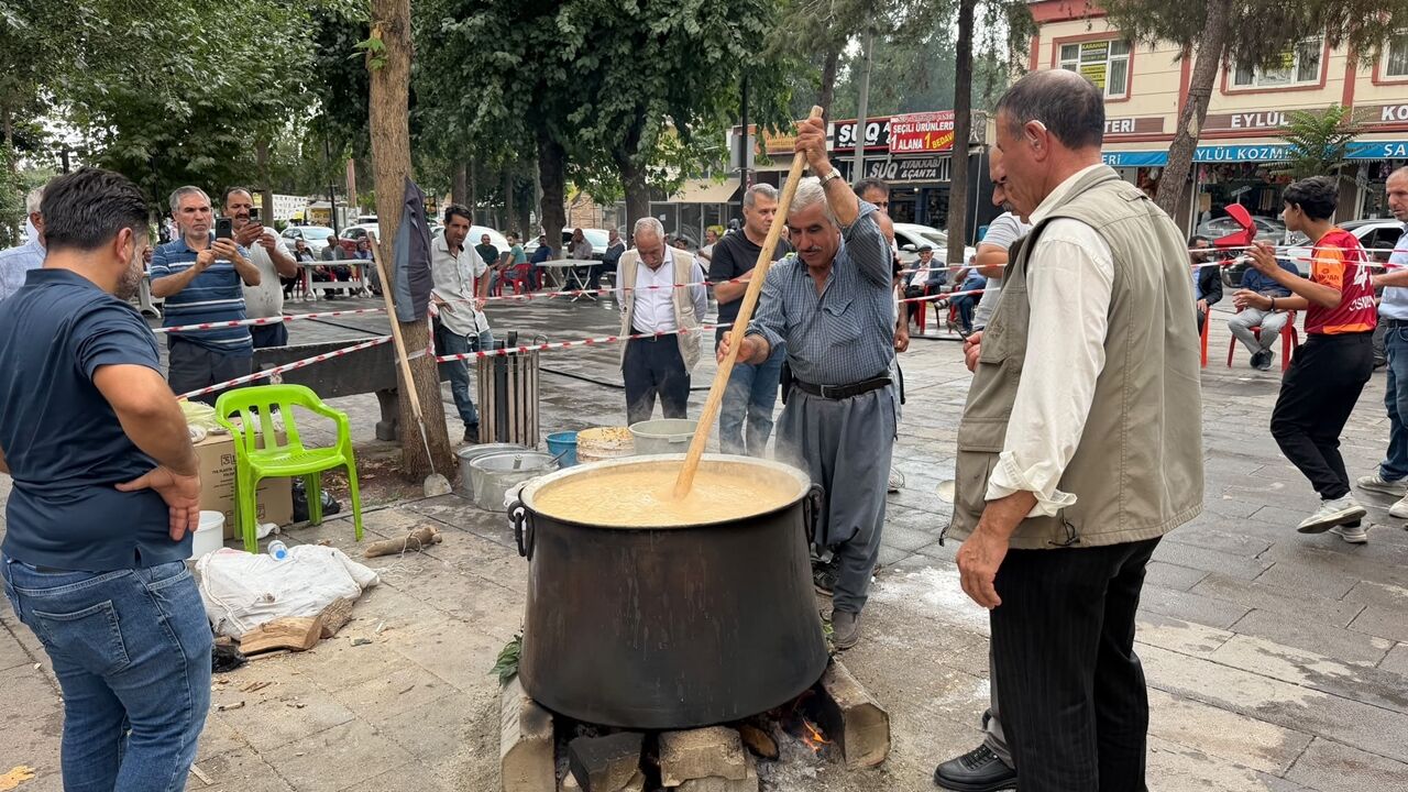 Şanlıurfa’da Unutulan Gelenek Yeniden Canlandı: Meydanda Renkli Görüntüler