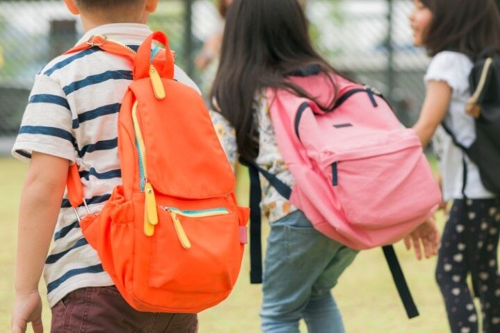Uzmanından Ailelere Kritik Uyarı: Yanlış Okul Çantası Çocuklarda Omurga Sağlığını Tehdit Ediyor