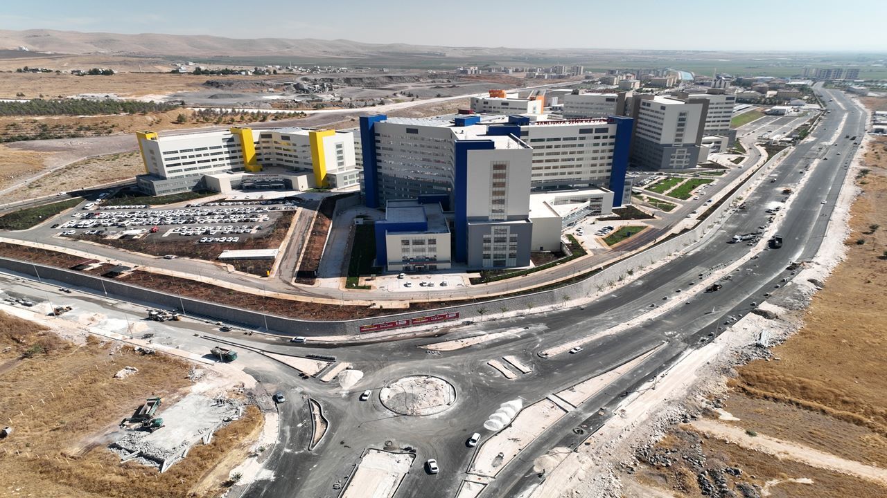 Şanlıurfa Şehir Hastanesi yolunda Büyükşehirden dev atak : Fahrettin Paşa Bulvarı’ndaki o yol tamamlandı