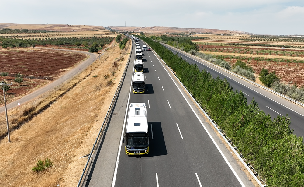 Büyükşehi̇r, Ulaşim Fi̇losunu 30 Yeni̇ Otobüsle Güçlendi̇rdi̇ (3)