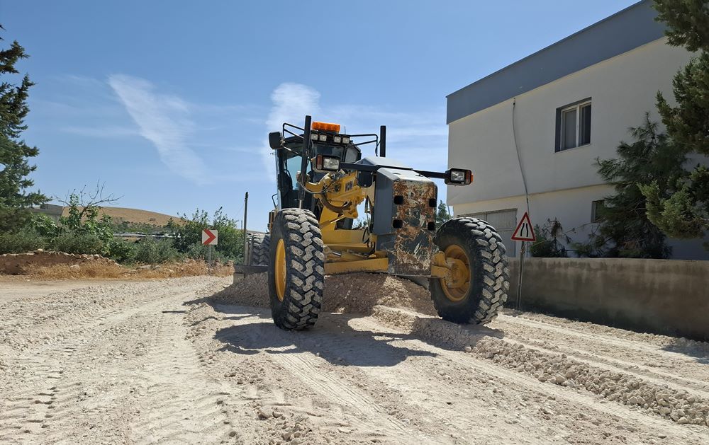 Büyükşehi̇r’den Bi̇reci̇k’te 40 Ki̇lometreli̇k Grup Yoluna Sathi̇ Asfalt (2)