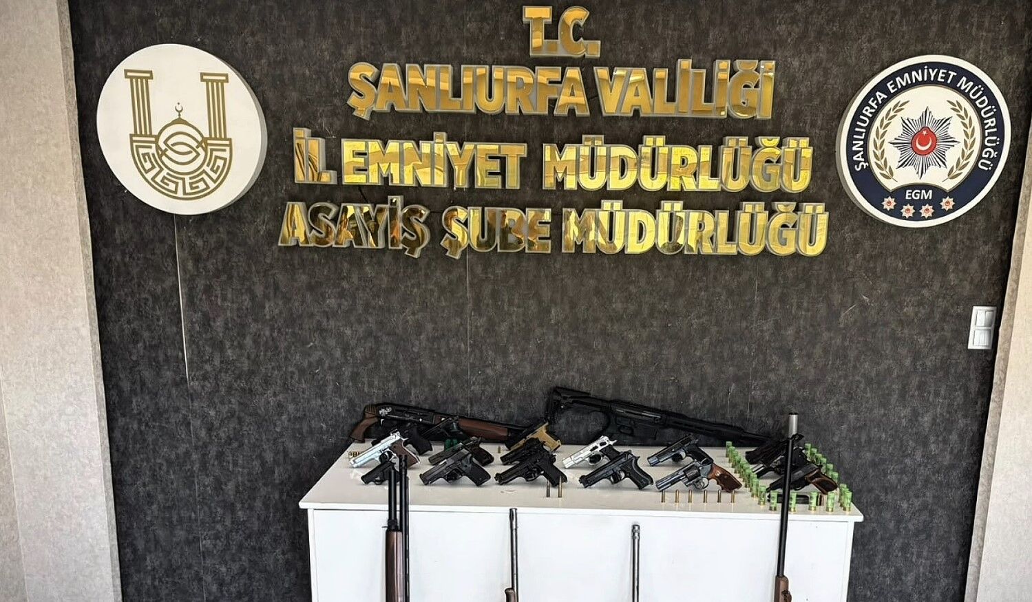 Şanlıurfa’da eş zamanlı silah operasyonu: 57 silah ele geçirildi, 16 kişi gözaltında