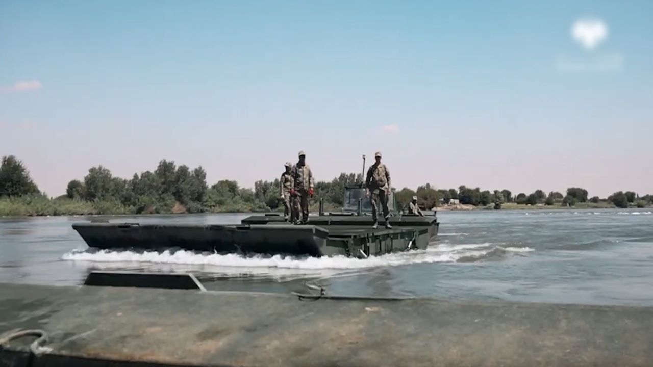 MSB açıkladı; Mehmetçik, Suriye'de Fırat Nehri üzerine yüzer köprü kurdu