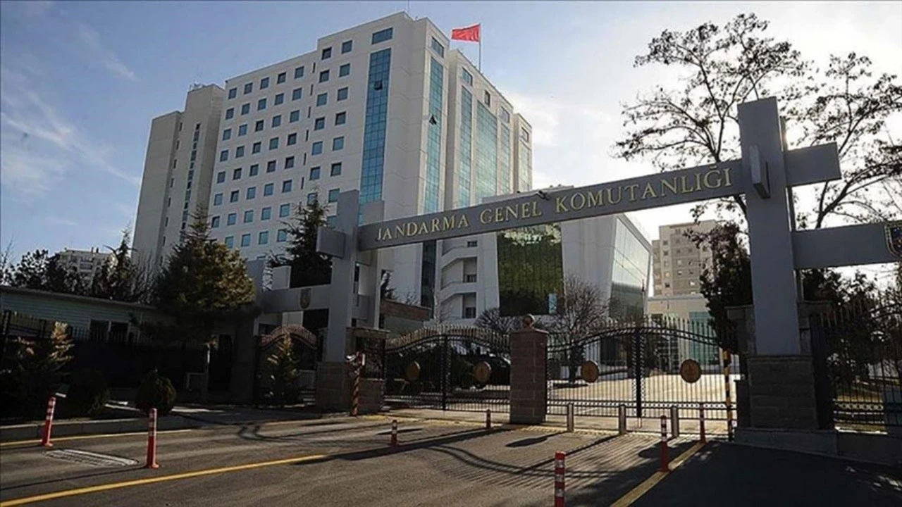 Geleceğin teknolojisi işe dönüşüyor: Jandarma Genel Komutanlığı sözleşmeli personel alıyor, şartlar ve maaş belli oldu