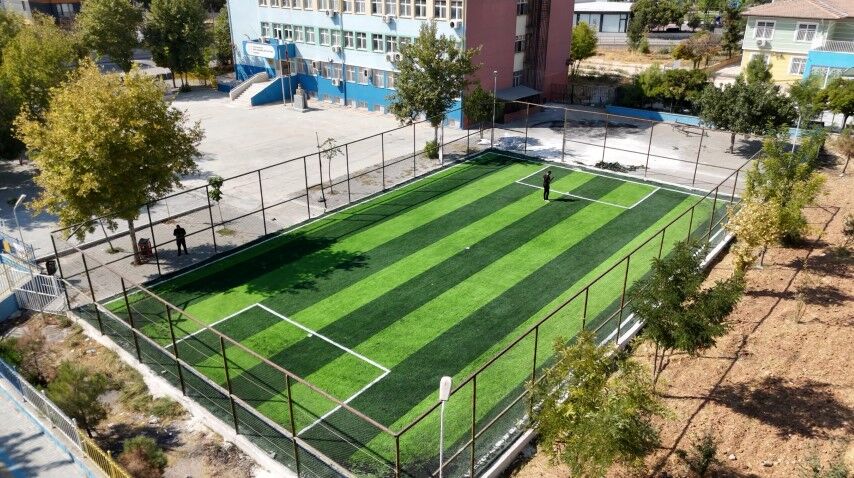 Karaköprü’de 5 Okula 5 Senteti̇k Çi̇m Saha (2) (Small)