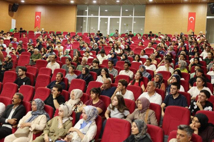 Karaköprü’de Üni̇versi̇te Yolculuğuna Anlamli Destek (1) (Küçük)