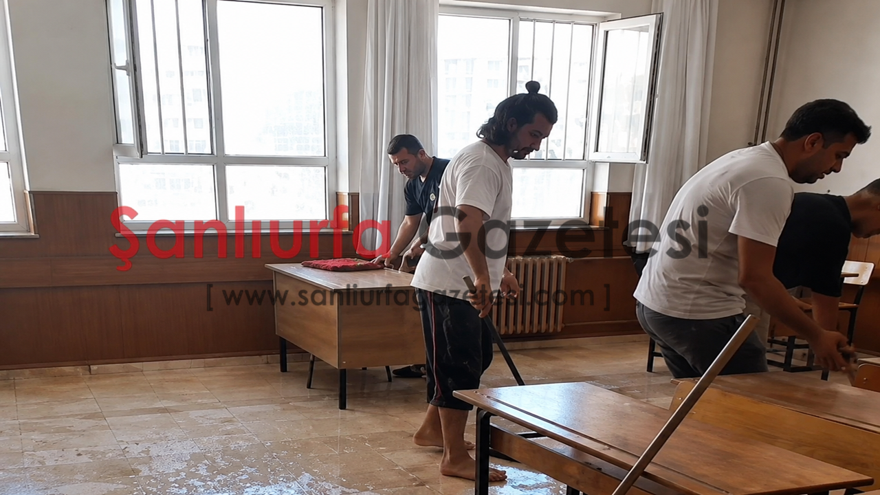Şanlıurfa’da öğretmen ve öğrencilerden örnek davranış: “Beraber temizlediler!”