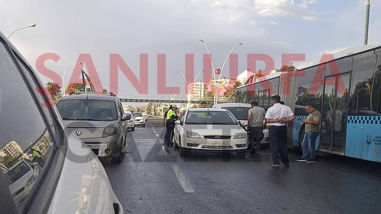 Şanlıurfa’da Belediye Otobüsü Ve Araçların Karıştığı Zincirleme Kaza (2)