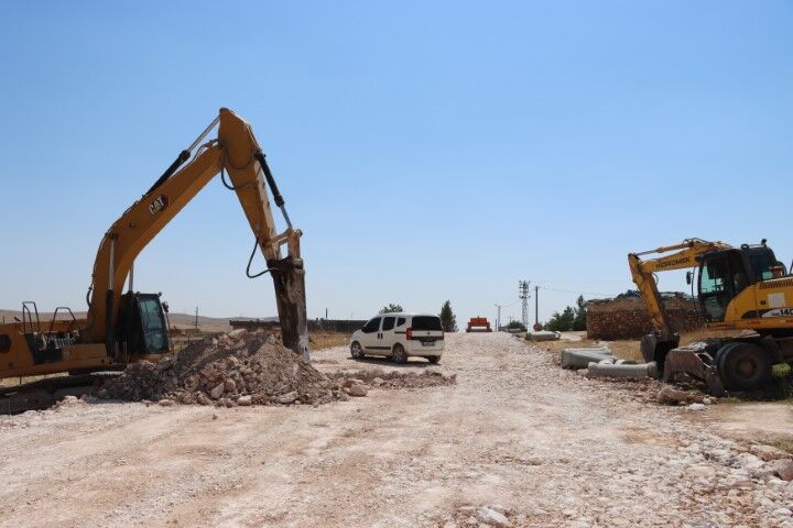 Şanlıurfa’da Binlerce Kişiyi İlgilendiriyor! 4 İlçeyi Bağlayan Yol Yenileniyor (1)