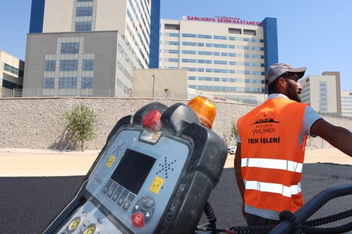 Şanlıurfa’da Şehir Hastanesi İçin Kritik Adım! Asfalt Serimi Başladı