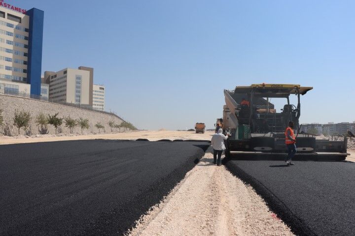 Şanlıurfa’da Şehir Hastanesi İçin Kritik Adım! Asfalt Serimi Başladı (3)