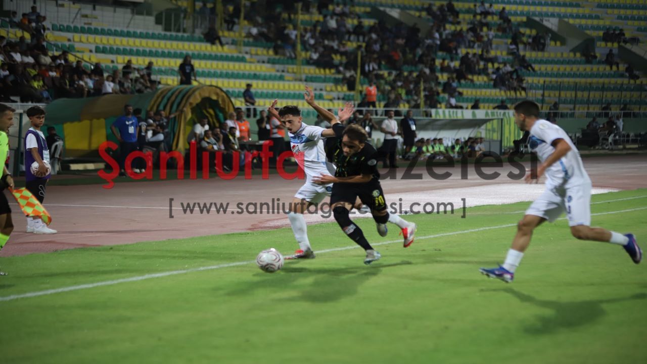 Şanlıurfaspor'a sürpriz gol: Adana Demirspor kendi kalesini vurdu!