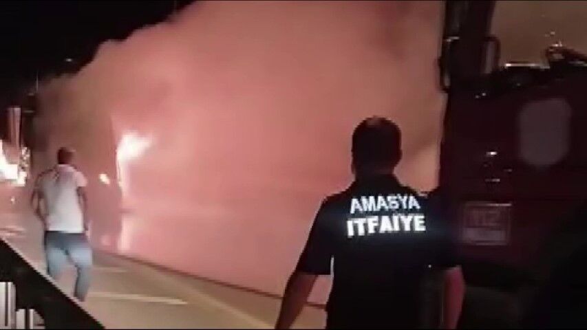 Şanlıurfa’ya Geliyordu! Tır Bir Anda Alev Topuna Döndü (2)