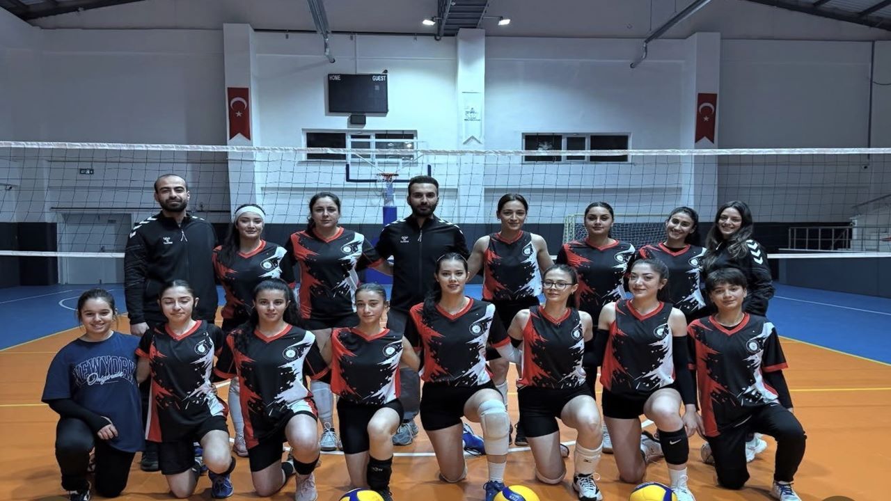 Şanlıurfa Siverek Belediyespor önce futbol şimdi de kadın voleybol takımı da ligden çekildi