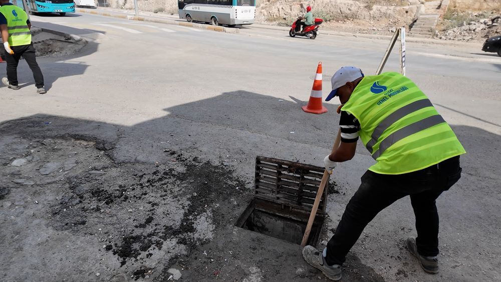Şuski̇’den Kiş Öncesi̇ Altyapi Mesai̇si̇ Mazgallar Temi̇zleni̇yor (2)