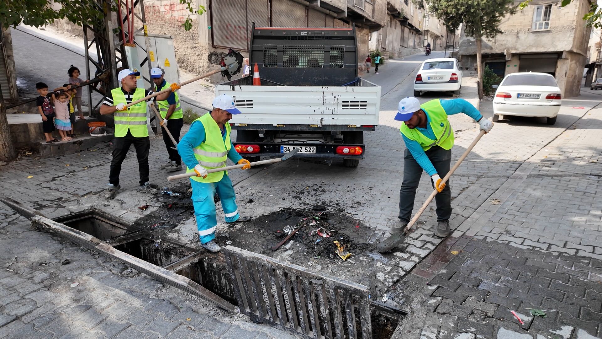 Şanlıurfa kışa hazırlanıyor: ŞUSKİ'den Eyyübiye'de altyapı mesaisi