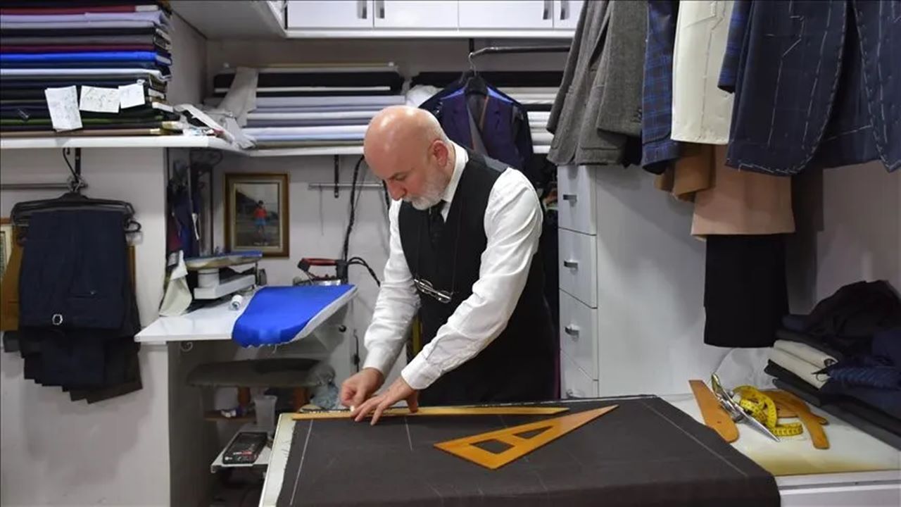 Yapay zeka mankenleri de işinden etti: Türkiye'nin gizli moda başkenti bu yılın renklerini ve stillerini anlattı