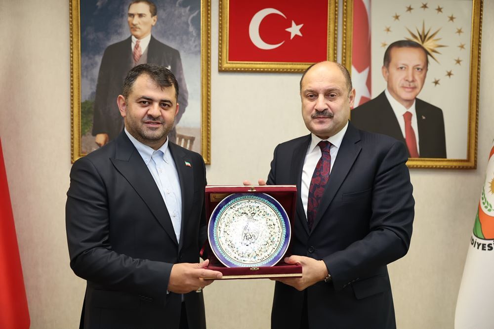 Urmi̇ye Beledi̇yesi̇ Heyeti̇ Şanliurfa’da Kardeş Şehi̇r Bağlari Güçleni̇yor (5)
